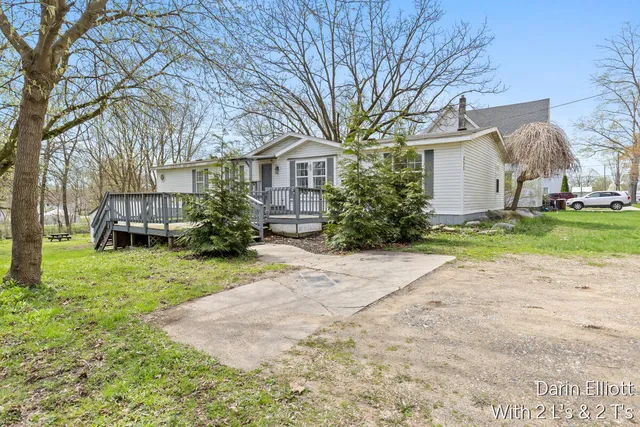 633 E  Main St, Ionia, MI 48846