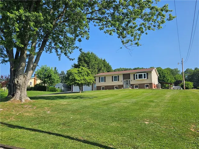 235 Maple Dr, Karns City, PA 16041
