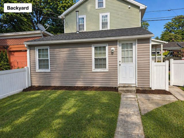 317 S  Broad St, Lititz, PA 17543