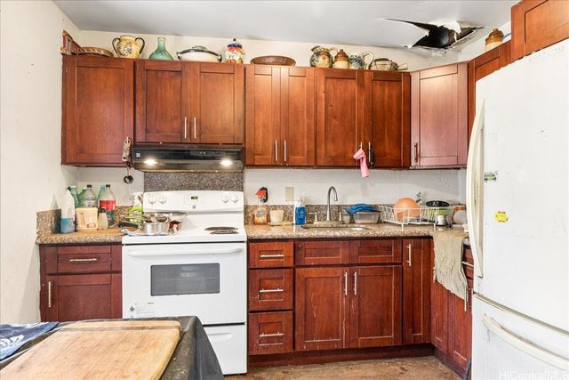 41-569 Inoaole St, Waimanalo, HI 96795