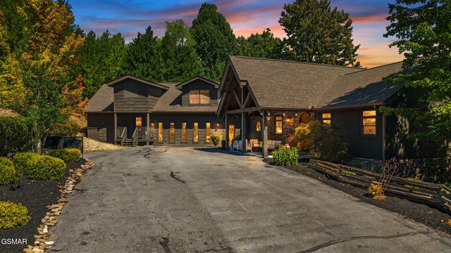2837 Cedar Falls Way, Sevierville, TN 37862