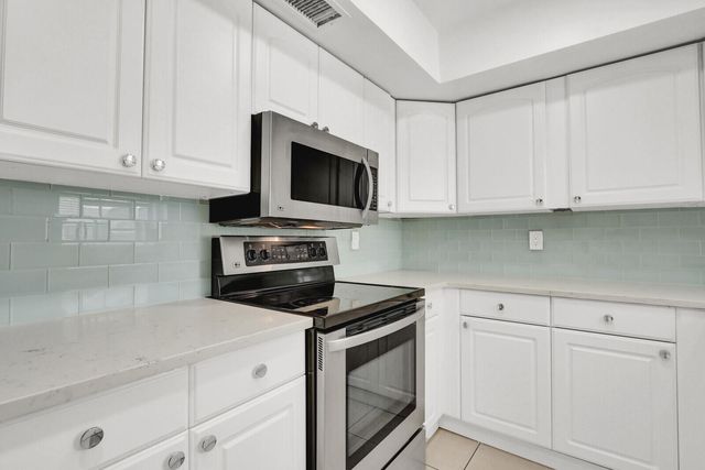10249 N Military Trail Apt 201, Palm Beach Gardens, FL 33410