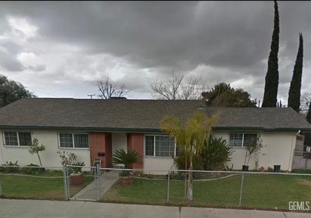 1120 Oswell St, Bakersfield, CA 93306