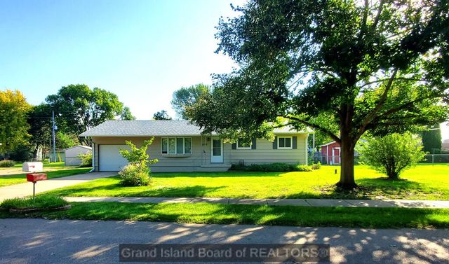 2239 Cochin St, Grand Island, NE 68801