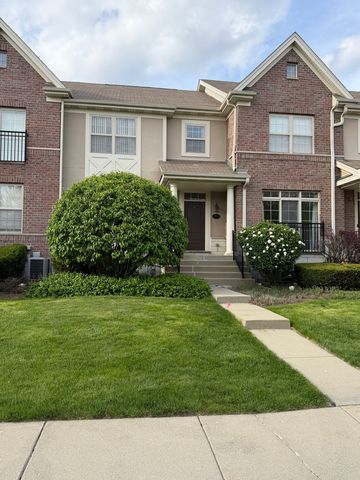 2573 Waterbury Ln, Buffalo Grove, IL 60089