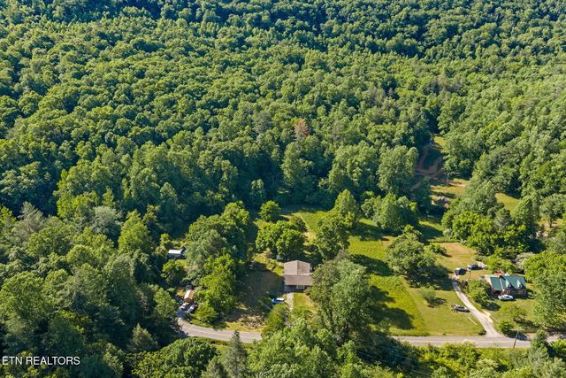 369 Back Valley Rd, Oliver Springs, TN 37840
