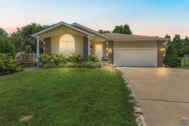 4447 SE Weekley Ct, Tecumseh, KS 66542