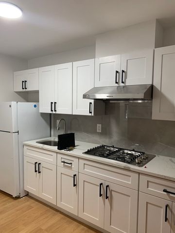 932 123rd St #2nd, College Point, NY 11356
