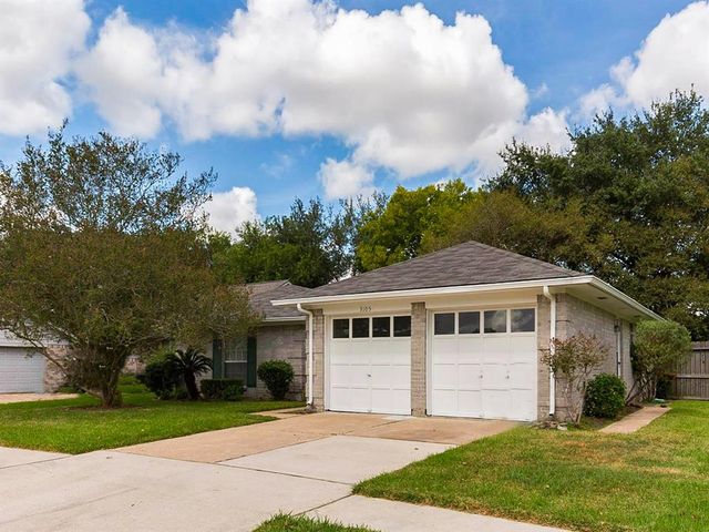 3105 Heritage Green Dr, Pearland, TX 77581