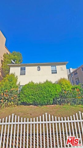 1640 1/2 Greenfield Ave, Los Angeles, CA 90024