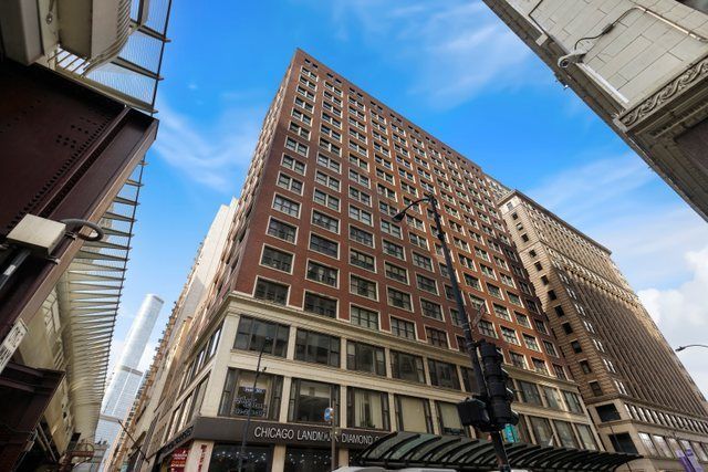 5 N  Wabash Ave #402, Chicago, IL 60602