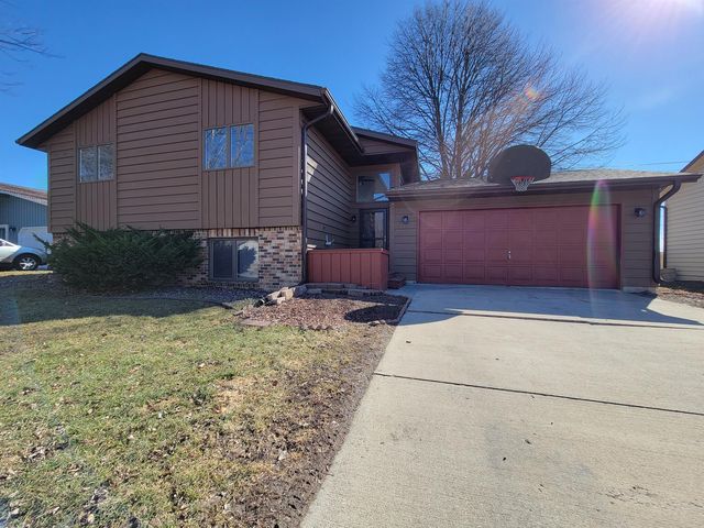 3300 Whalers Ln NW, Rochester, MN 55901