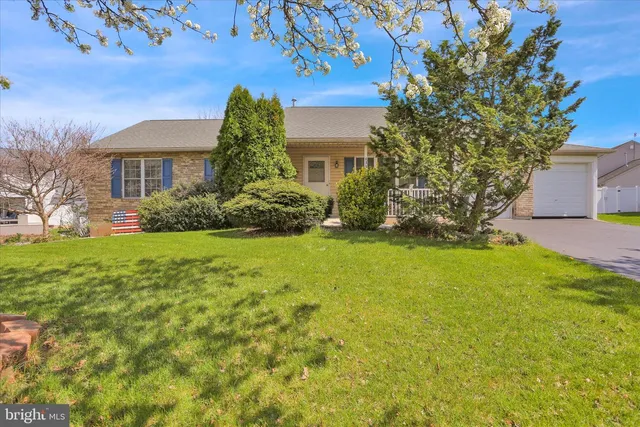 4350 Prestwick Dr, Reading, PA 19606
