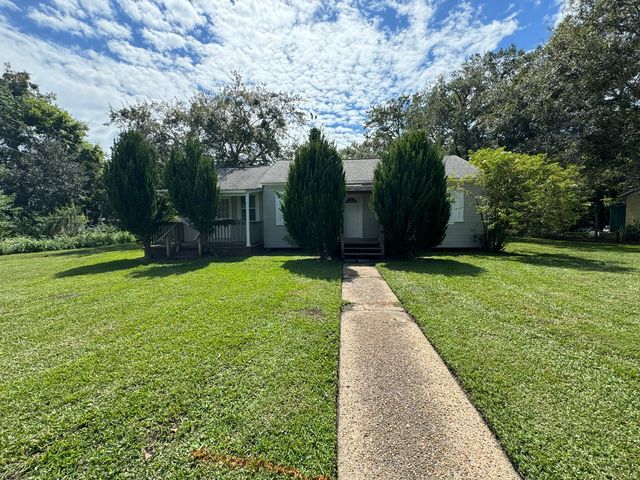 1210 Live Oak Ave, Pascagoula, MS 39567