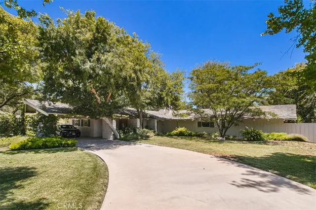 5238 Twin Oaks Rd, Hidden Hills, CA 91302
