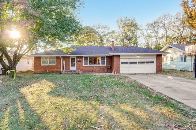 1911 South Glencrest Drive, Springfield, MO 65804