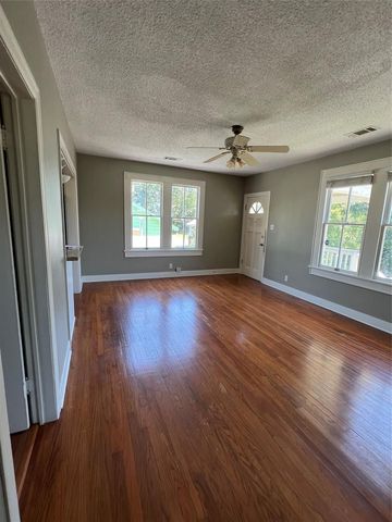 4410 Avenue R 1/2, Galveston, TX 77550