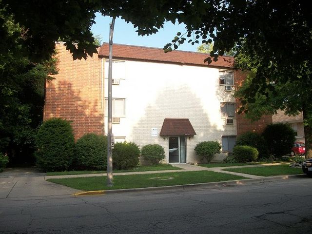 520 Elgin Ave #106, Forest Park, IL 60130