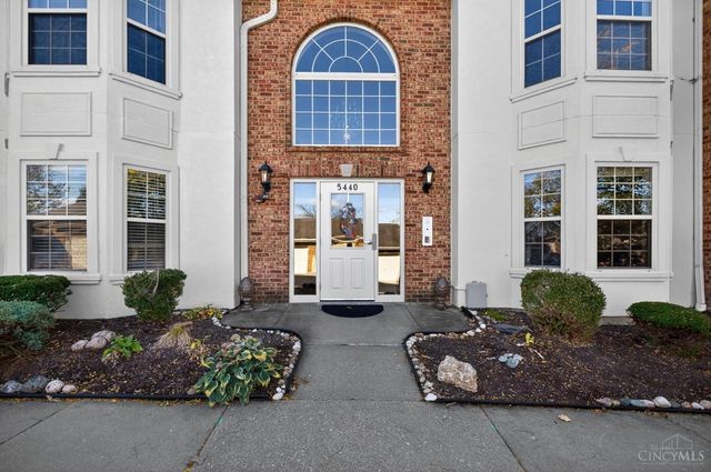 5440 Asbury Lake Dr, Cincinnati, OH 45247