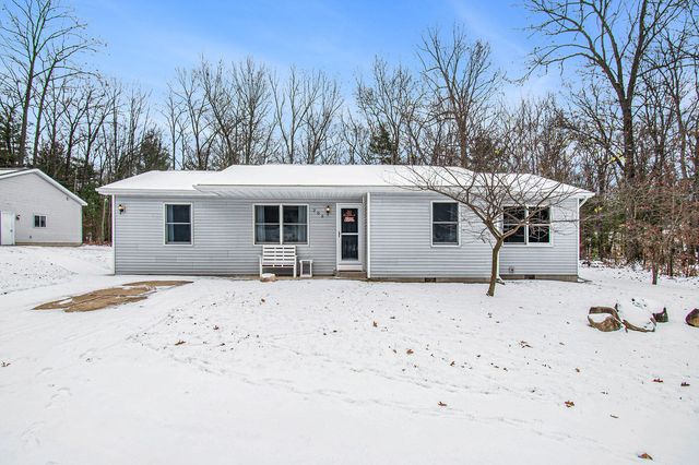 203 Chippendale Dr, Houghton Lake, MI 48629
