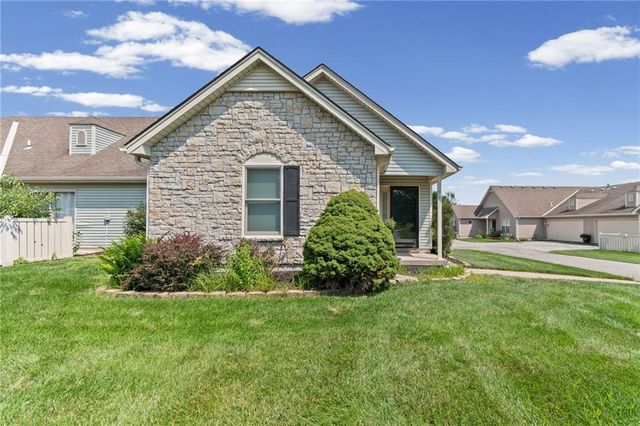 9831 N  Potter Ave, Kansas City, MO 64157