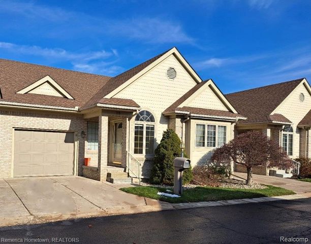 35 Hickory Ct, Dearborn Heights, MI 48127