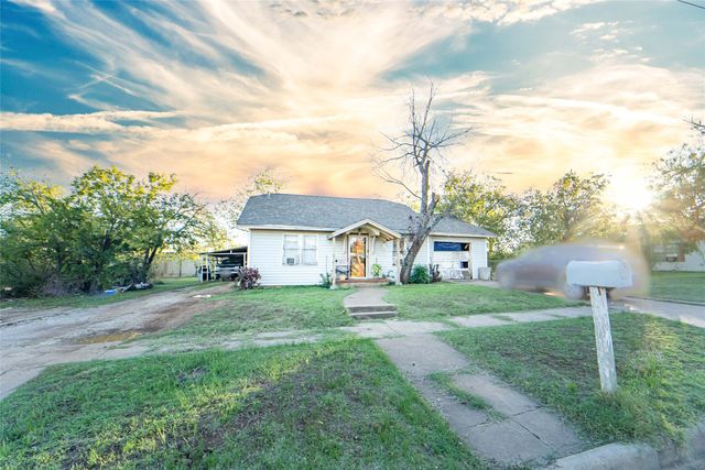 1109 W  Elm St, Breckenridge, TX 76424