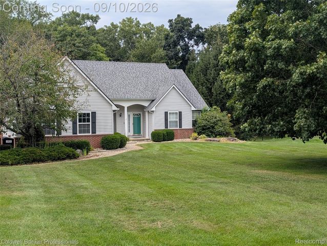 8146 Kimble Dr, Pinckney, MI 48169