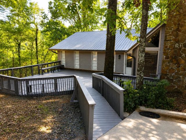 775 8th Ave SW, Graysville, AL 35073