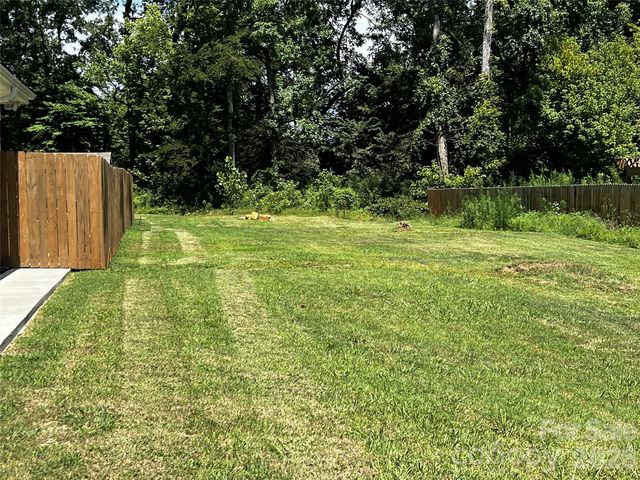 2004 B Ave, Charlotte, NC 28216