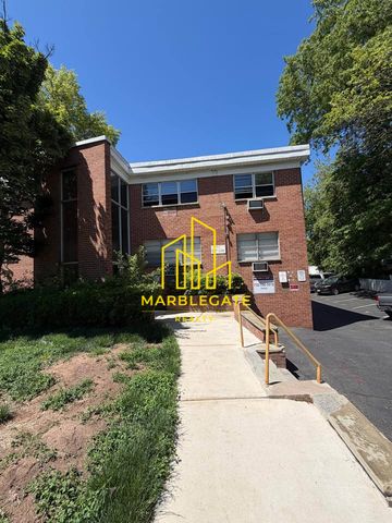 76-75 E  Park St #112, East Orange, NJ 07017