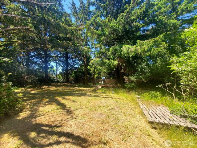 333 Mizzen Street NW, Ocean Shores, WA 98569