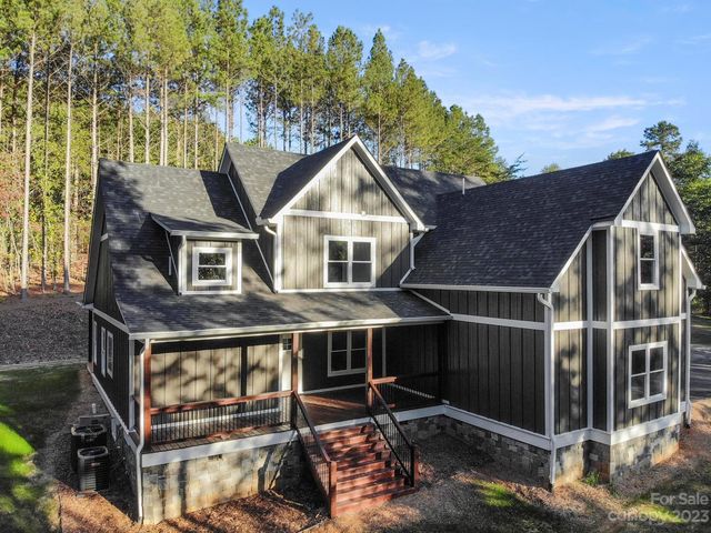 201 Wright Rd, Marion, NC 28752