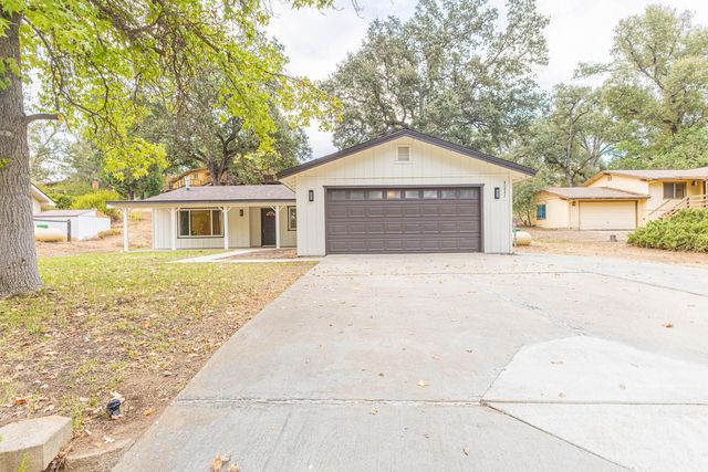 40847 Griffin Dr, Oakhurst, CA 93644