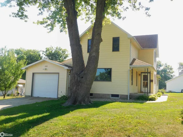 1112 Elm St, Manning, IA 51455