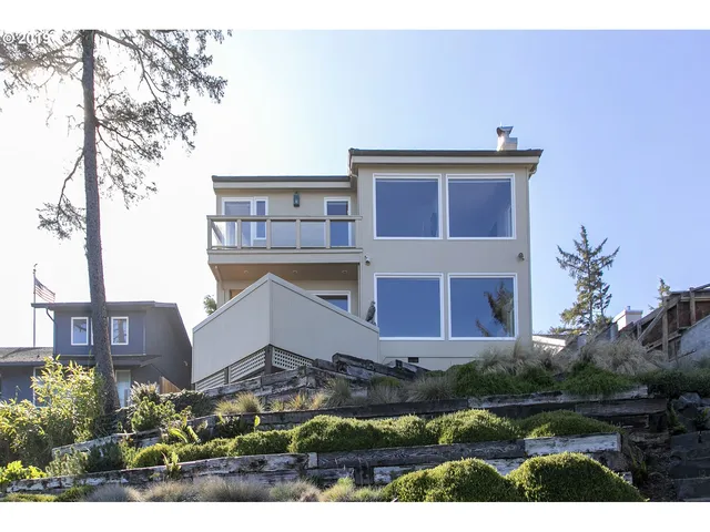 3282 Sunset Blvd, Seaside, OR 97138
