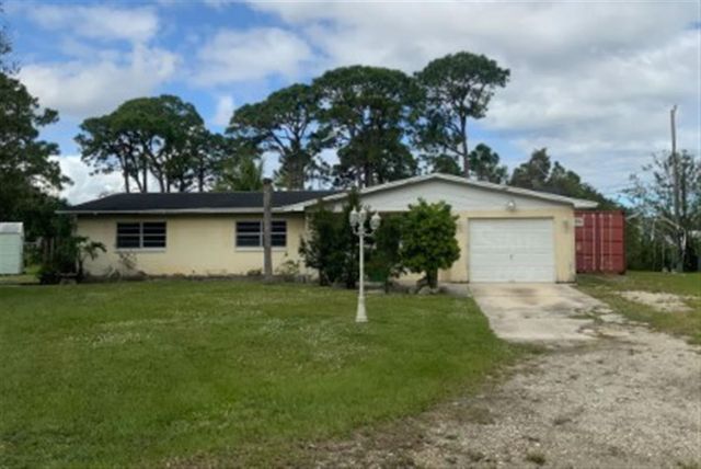 3432 Southern Pines Dr, Fort Pierce, FL 34982