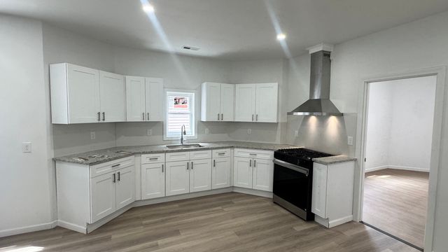 16 Arch St #2, Waterbury, CT 06710