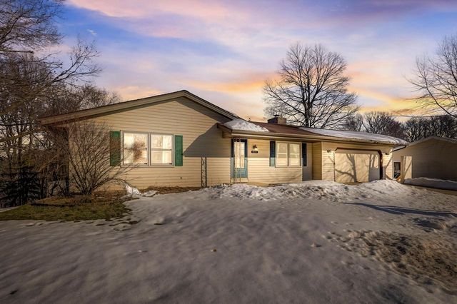 1115 Mulberry CIRCLE, West Bend, WI 53090