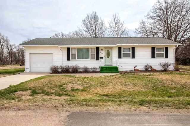 350 N  Holdrege St, Lawrence, NE 68957