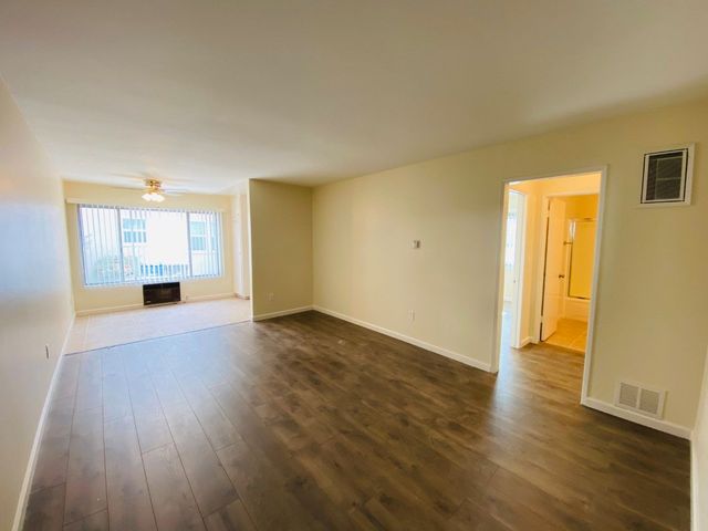 10851 Moorpark St #5, North Hollywood, CA 91602