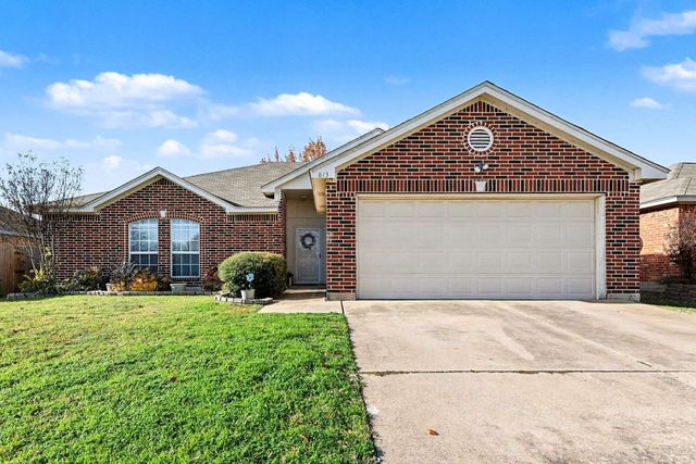 809 Wrentham Dr, Saginaw, TX 76179