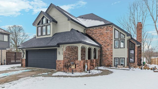 44165 Dunham Ct, Clinton Township, MI 48038