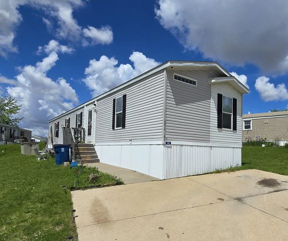 5016 Ruben Dr, Davenport, IA 52806