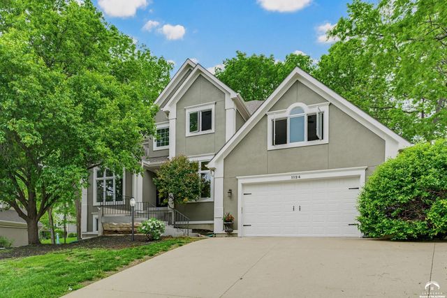 1124 Dubs Ct, Lawrence, KS 66049