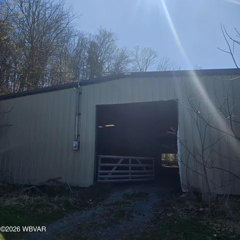 250 Langs Ln, Mill Hall, PA 17751