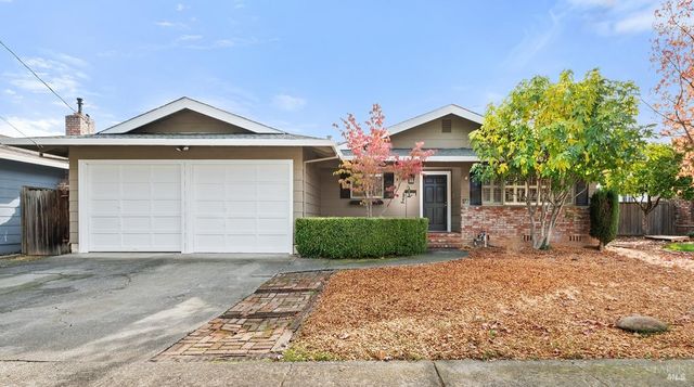 122 Rosewood Dr, Cloverdale, CA 95425