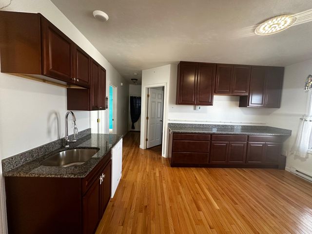 1442 Main St #3, Worcester, MA 01603
