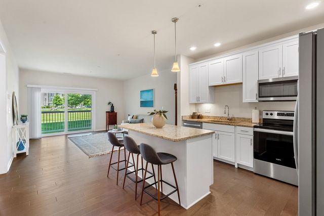 230 Martins Lndg #108, North Reading, MA 01864
