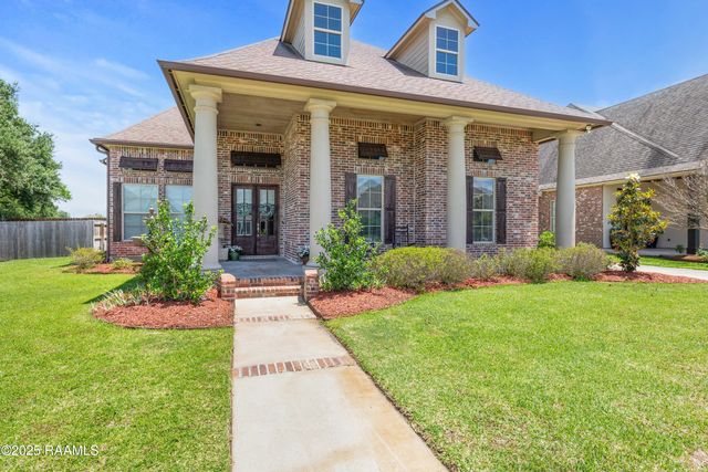 109 Carriage Lakes Dr, Youngsville, LA 70592